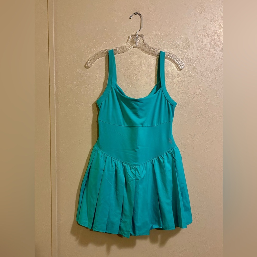 NWOT Free People Movement Swing of Things Skortsie sz L